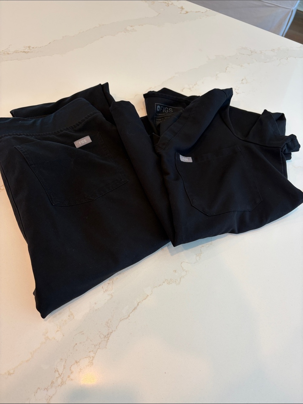 FIGS Black ladies Scrub set small top, small tall pant